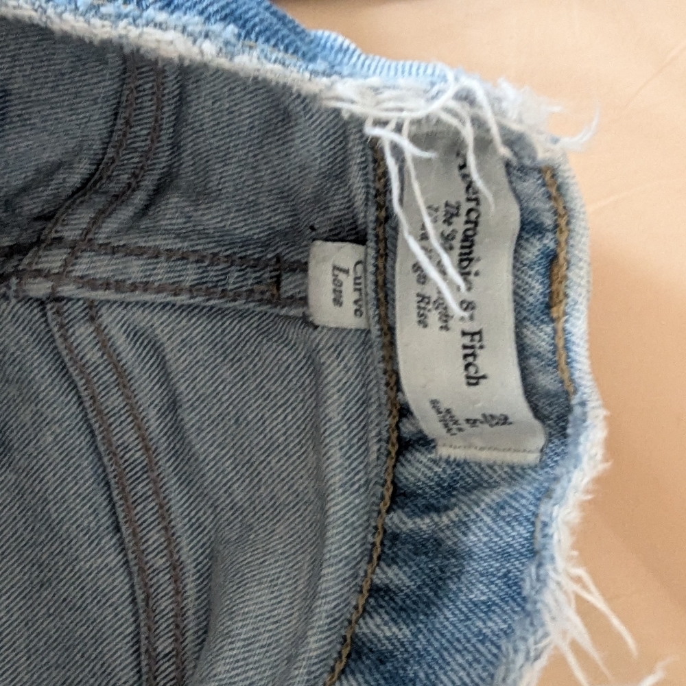 Abercrombie Curve Love The 90s Straight High Light Wash Frayed Hem Blue Jeans - Picture 6 of 10